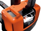 Kompaktní ručně vedený zakladač pro méně náročné aplikace bt-staxio-w-series-hwe100-powered-stackers-product-roll-out-2.jpg