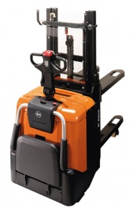 Elektrické zakladače se stupačkou pro náročnou manipulaci na dlouhé vzdálenosti bt-staxio-p-series-spe200d-powered-stackers-product-pop-up-1.jpg