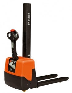 Kompaktní ručně vedený zakladač pro méně náročné aplikace bt-staxio-w-series-hwe100-powered-stackers-product-roll-out-1.jpg